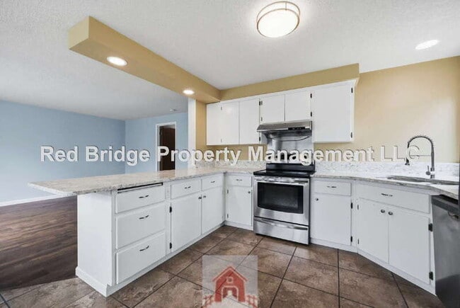 Building Photo - 13571 SW Uplands Dr