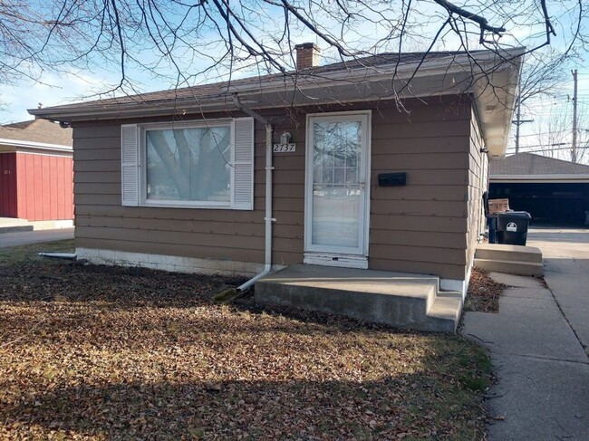 Primary Photo - 2737 Hamilton Ave
