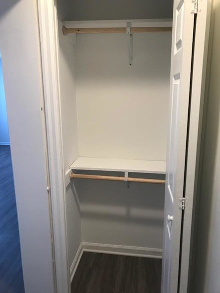 Building Photo - 245 Colonial Ave