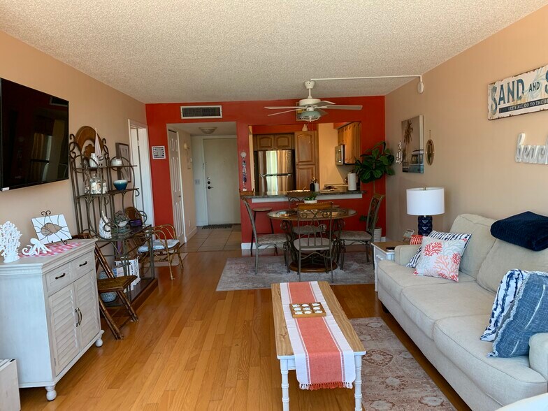 Building Photo - 6219 Palma Del Mar Blvd S