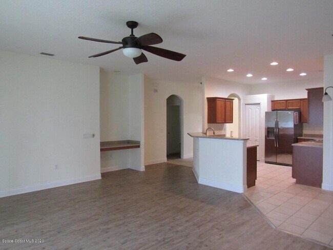 Building Photo - 1741 Bridgeport Cir