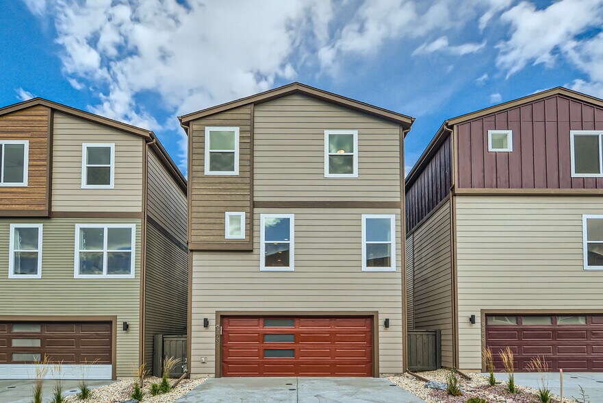 Building Photo - 6703 Lily Mountain Ln