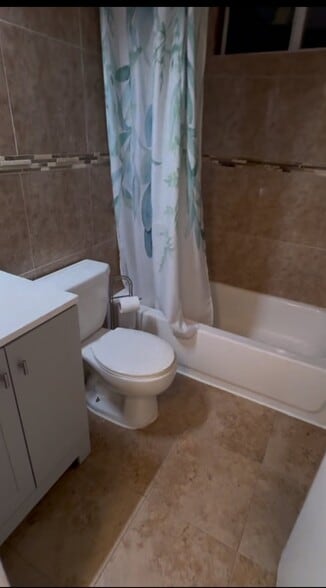 Building Photo - 412 SW 9th St