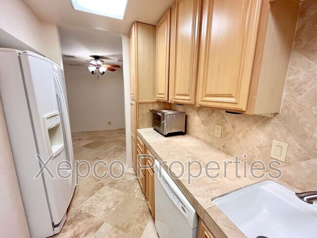 Building Photo - 420 N Villa Ct
