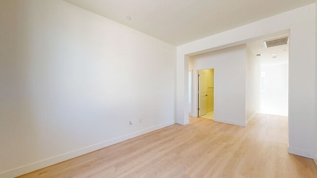 Building Photo - 1605 Rose Clover St