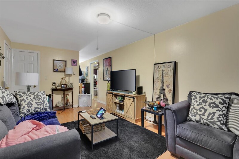 Building Photo - 1580 Hartford-New London Turnpike