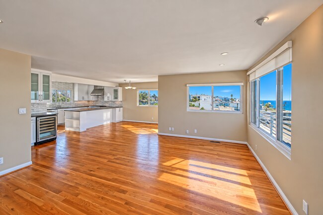Building Photo - 4021 Crest Dr