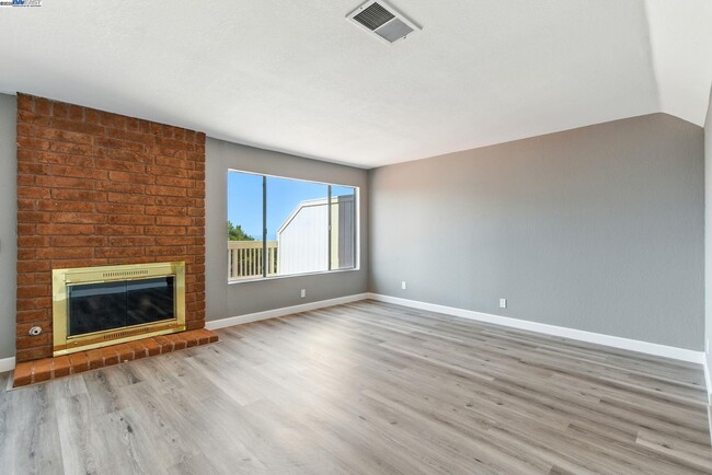 Building Photo - 81 Mountain Valley St