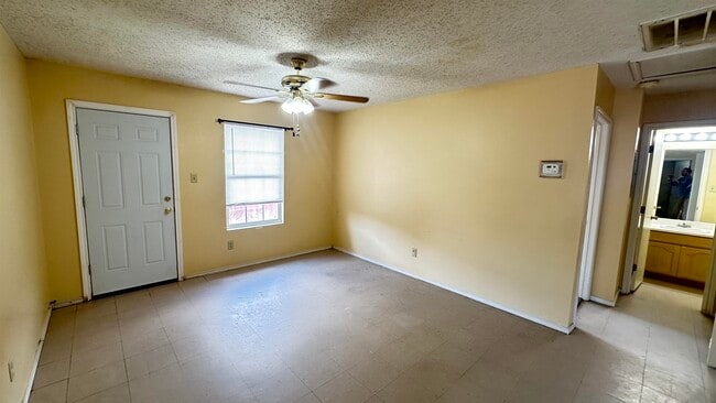 Building Photo - 1028 Merrimack Loop