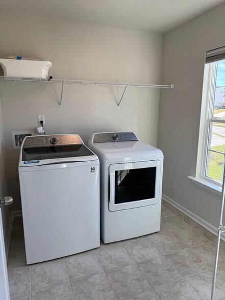 Building Photo - 225 Shadowbrook Wy