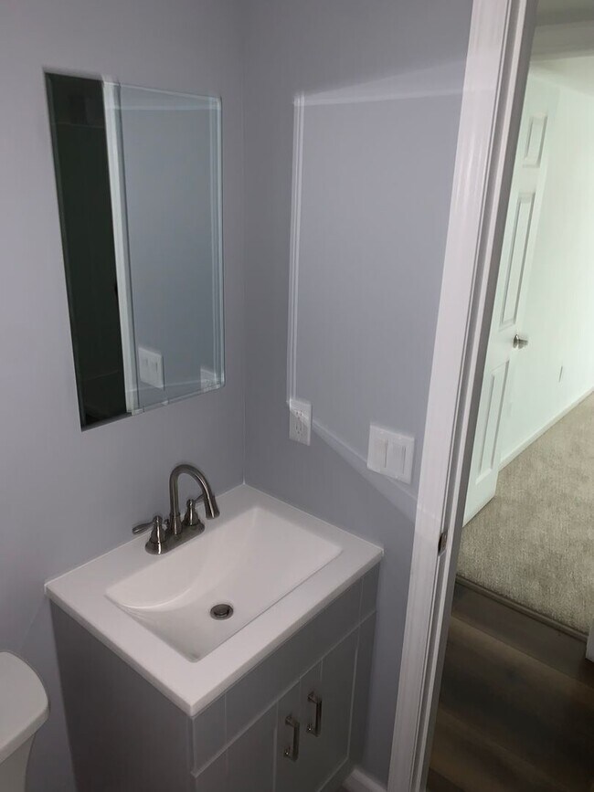 Building Photo - BEAUTIFUL 2 BED CONDO IN HEART OF LIVONIA