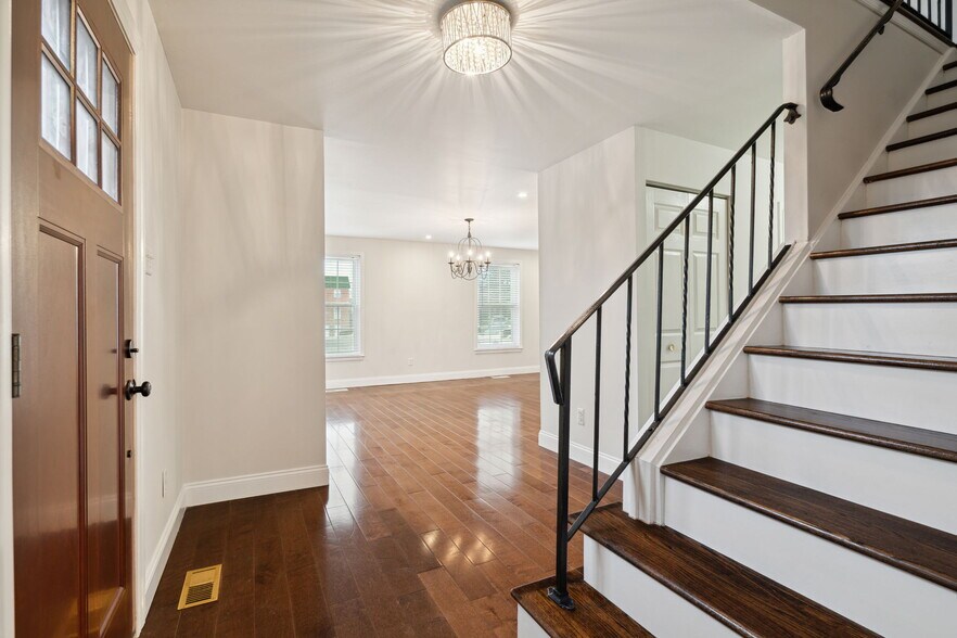 Foyer - 100 Rennard Ter