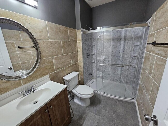 Building Photo - 10 Creekview Dr