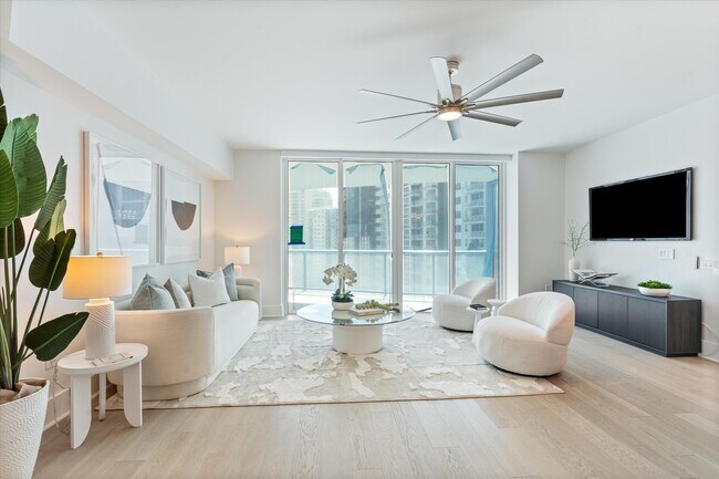 Building Photo - 333 Las Olas Way