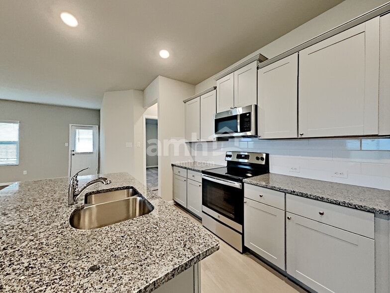 Building Photo - 2701 Iberia Ct