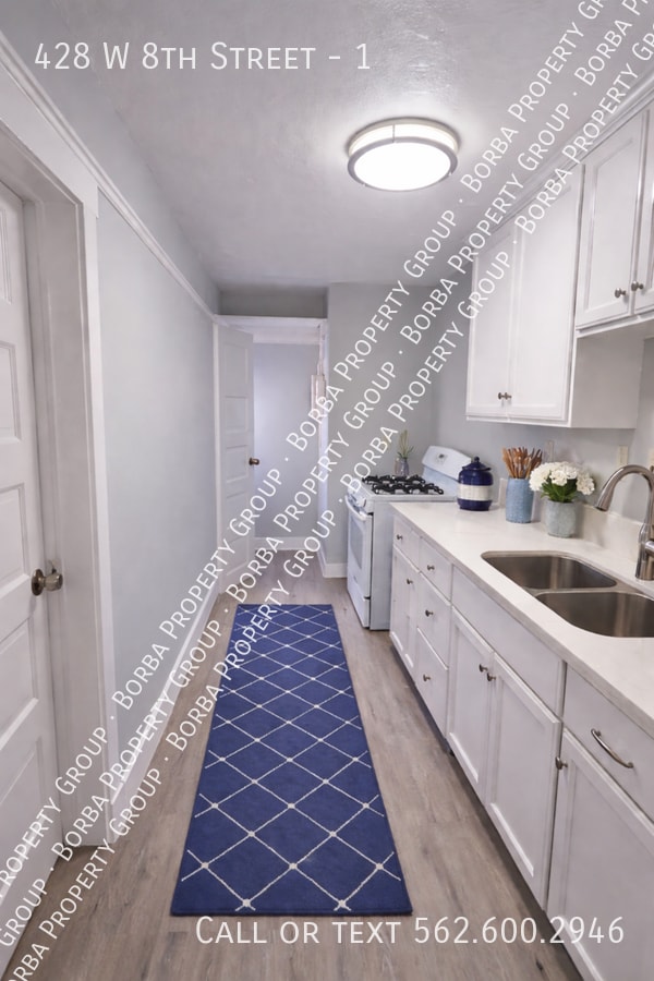 Building Photo - 428 W 8th St