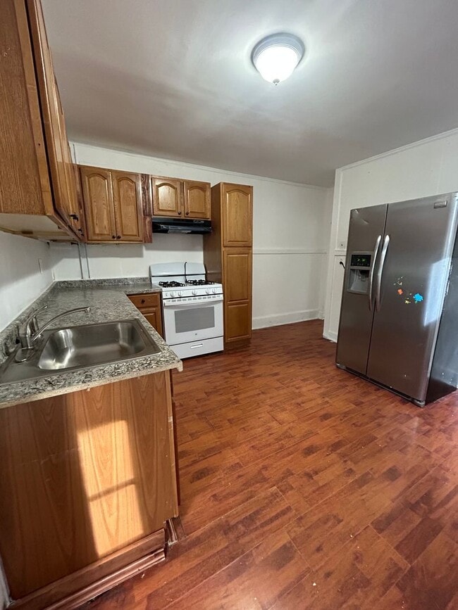 Building Photo - 35 Dexter St