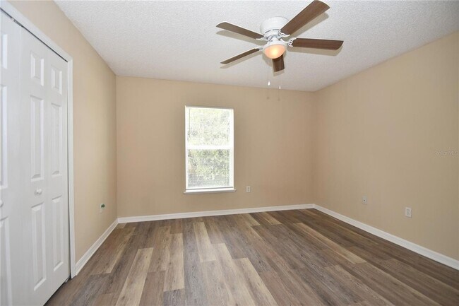 Building Photo - 27 Riverdale Ln