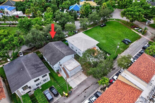 Building Photo - 537 Menendez Ave