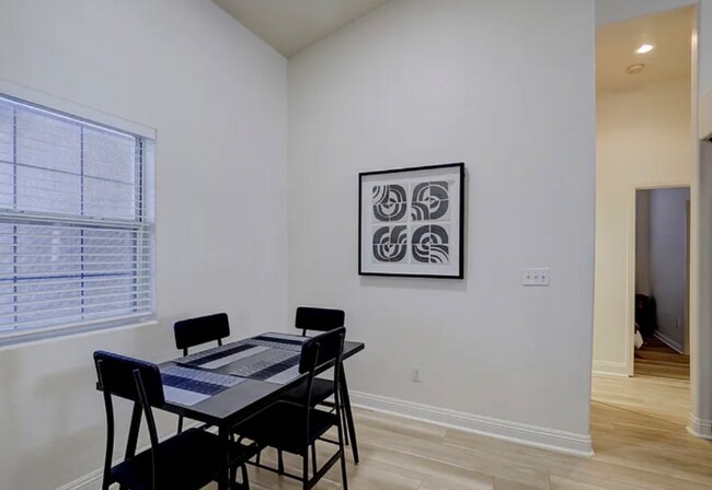 Building Photo - 1870 Racine Dr