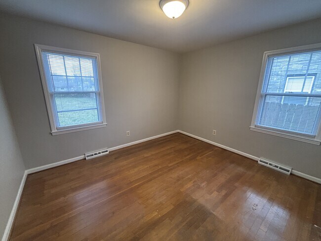 Building Photo - 1724 Silver Ln