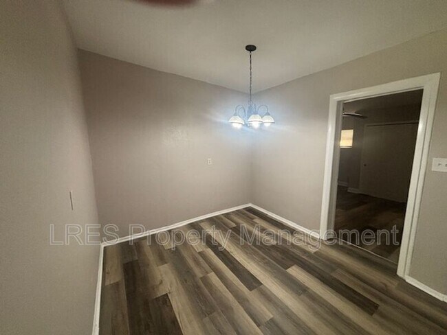 Building Photo - 314 Nanette Dr