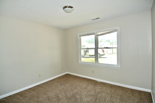 Building Photo - 1212 Highland Ave