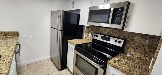 Building Photo - 8100 Geneva Ct