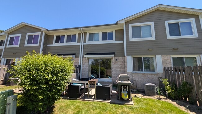 Building Photo - 424 Mallard Dr