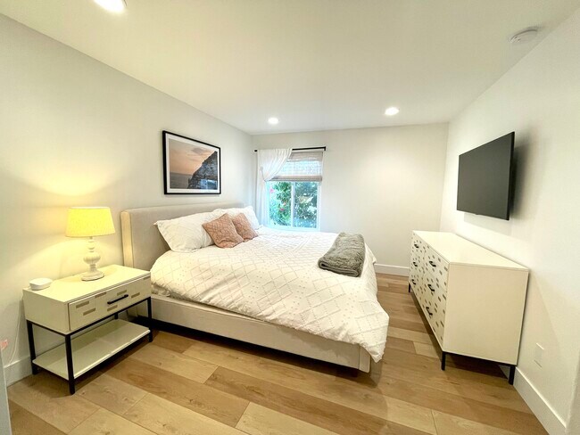 Guest bedroom #1 - 49 Kingston Ct S