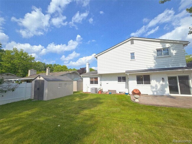 Building Photo - 18041 Fairway