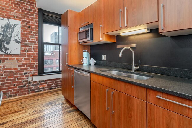 Building Photo - 225 N 4th St