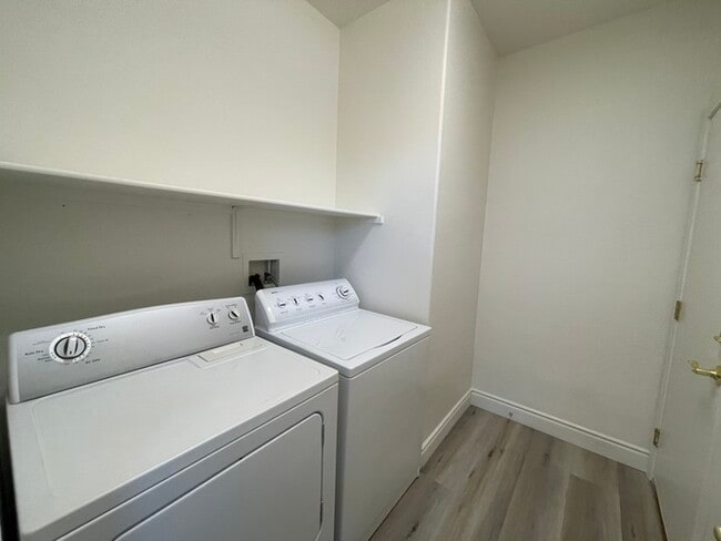 Building Photo - Carry Over Showing: This property has been...