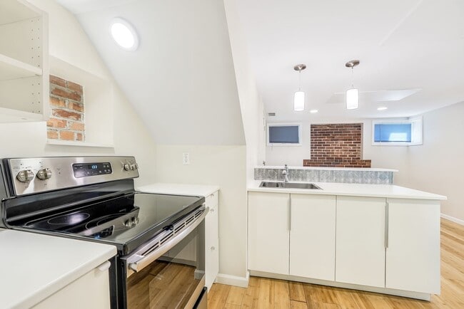 Building Photo - Cape Cod Gem-w/MIL