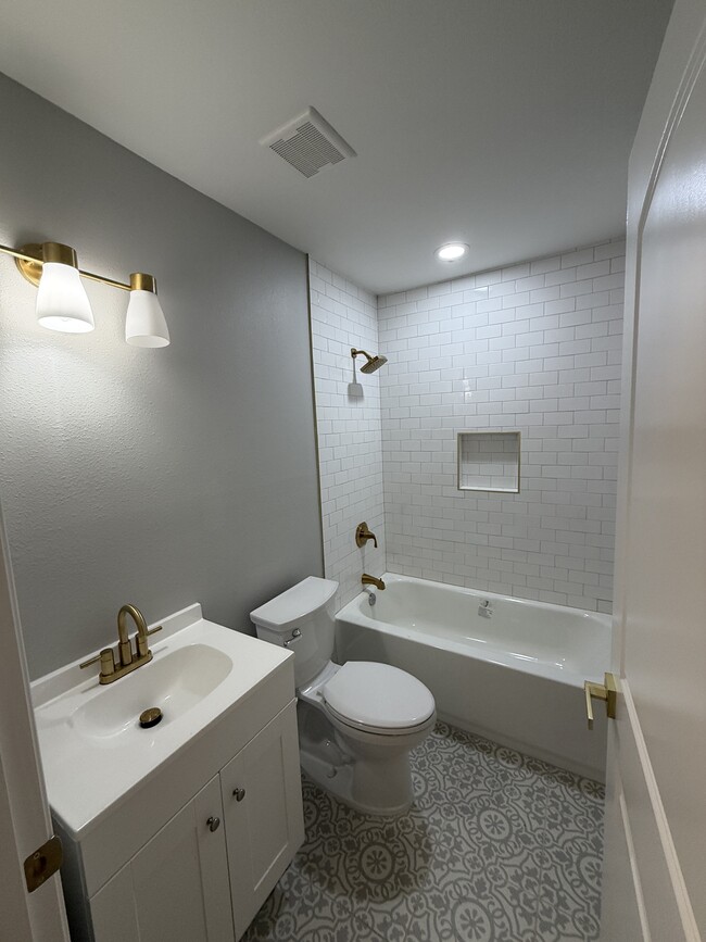 Building Photo - 146 Redrock Dr
