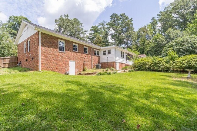 Building Photo - 2118 Allaire Ln NE