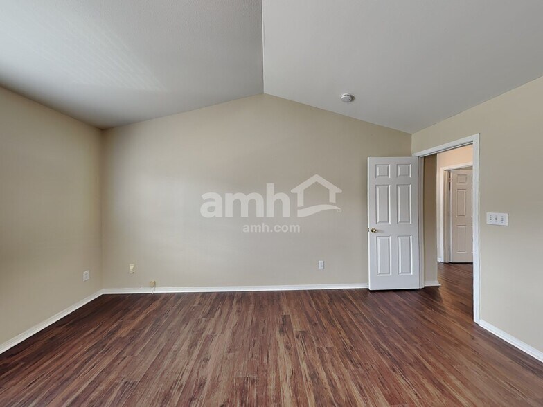 Building Photo - 1710 Cabarrus Crossing Dr
