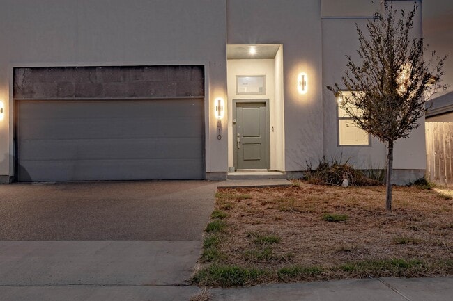 Building Photo - 5410 Travesia Ct