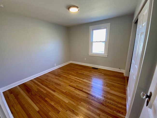 Building Photo - 4 Pafel Rd