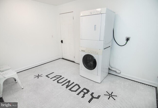 Building Photo - 6670 Cedar Cove Rd