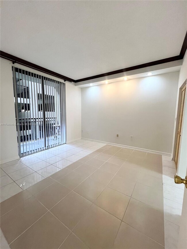 Building Photo - 540 Brickell Key Dr