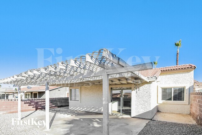 Building Photo - 2359 Los Feliz St