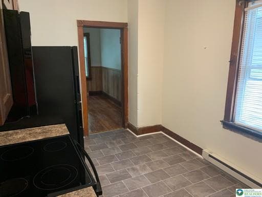 Building Photo - 1030 Center St