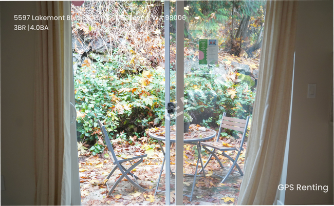 Building Photo - Beautiful Bed 3, Bath 4, home!