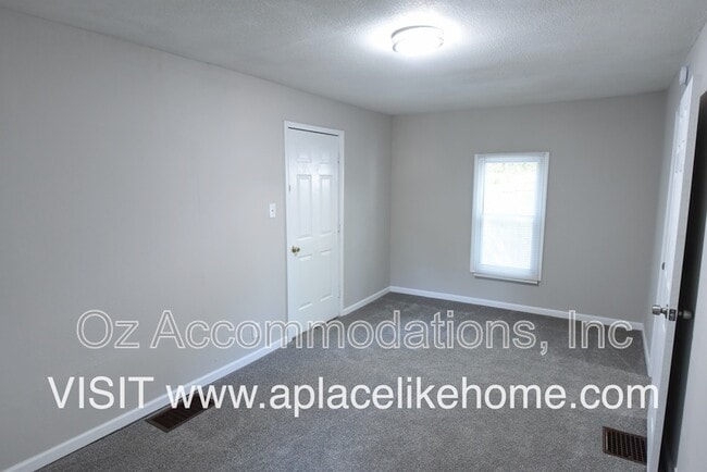 Building Photo - 1514 N Spring St