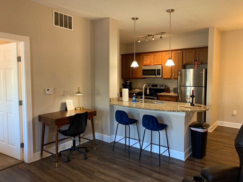 Building Photo - 855 Chillingham Dr
