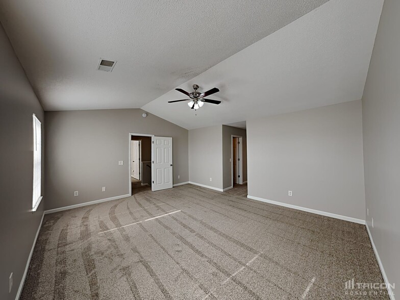 Building Photo - 204 Fox Grove Cir