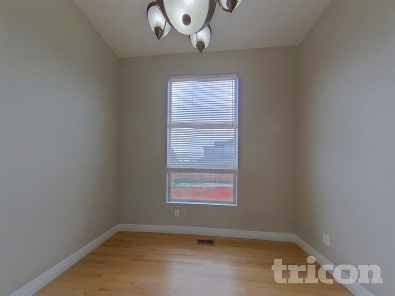 Building Photo - 9909 Vine St