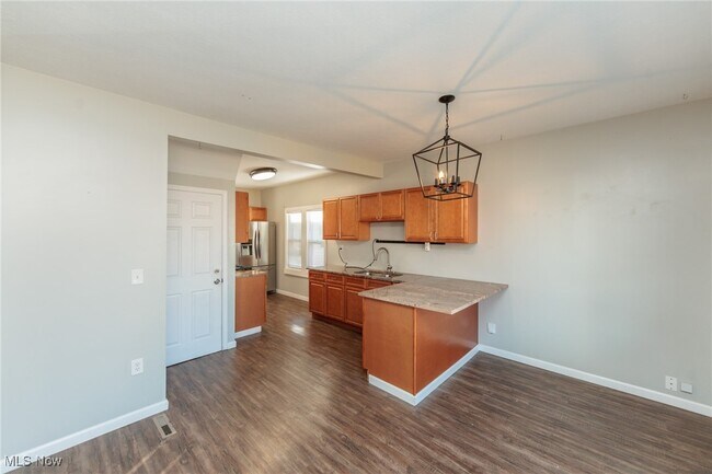 Building Photo - 2035 Chesterland Ave