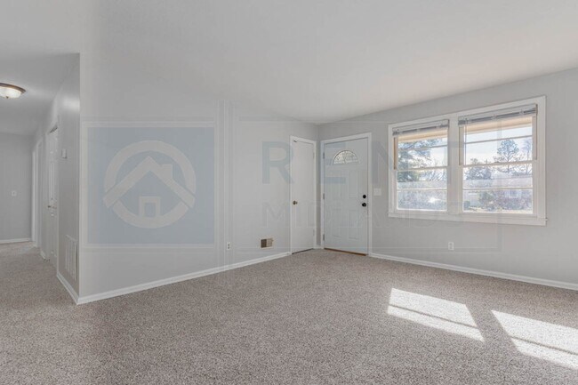 Building Photo - Updated 3/1 in Blythewood